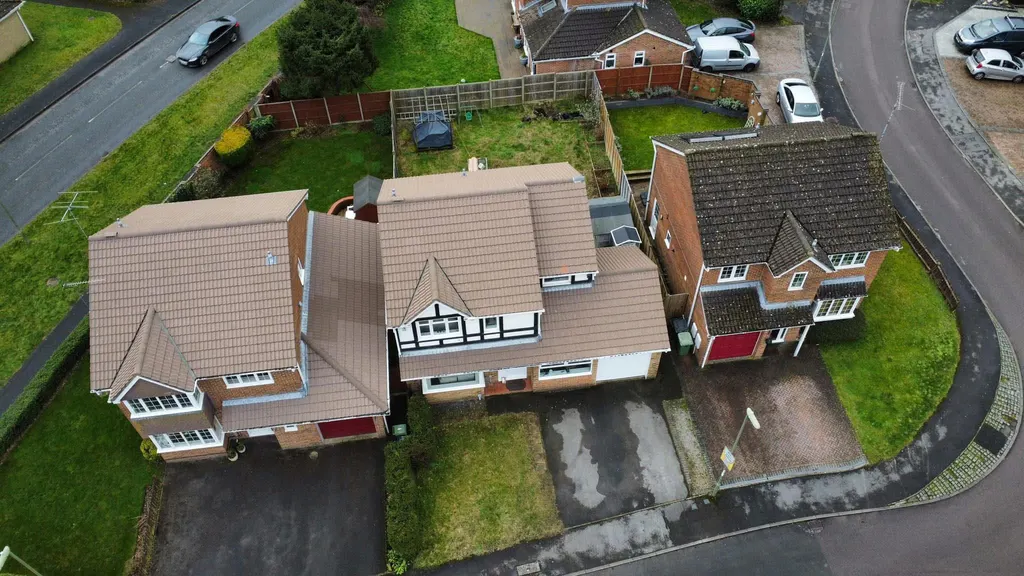 Roof with a side extension after work